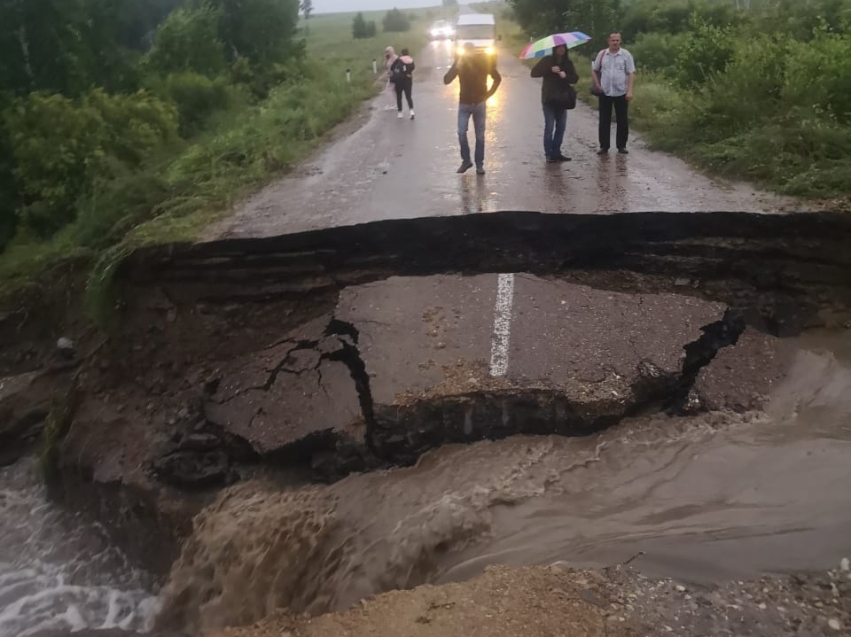 Движение перекрыли на дороге от Нерчинска до Сретенска из-за размыва